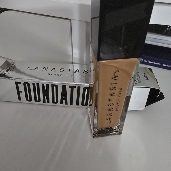 Makeup - Picture 3 of 6